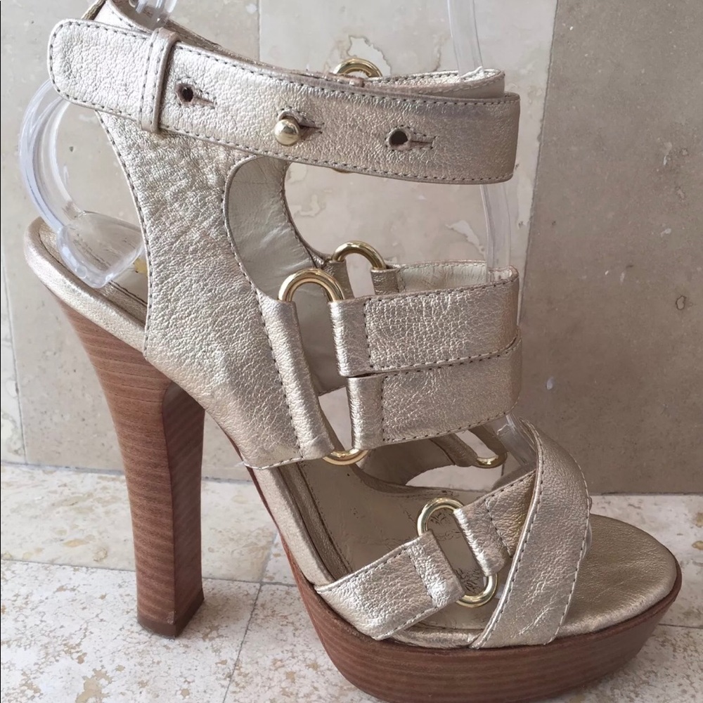 $275 GWEN STEFANI METALLIC GOLD SANDAL SZ 6